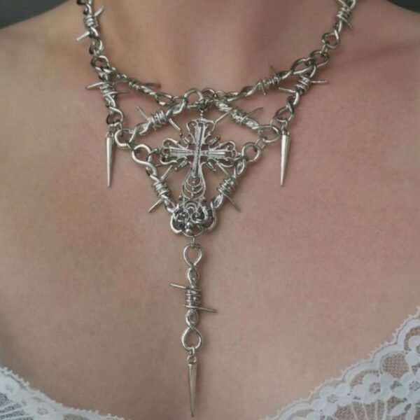 Niche design sense ins thorn cross pendant clavicle chain heart internet celebrity hip hop disco cool style necklace