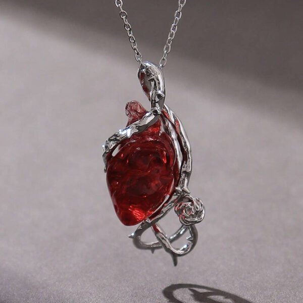 heart couple necklace with exaggerated design, thorns, vines, flowers, clavicle chain, Halloween pendant - 图片 4