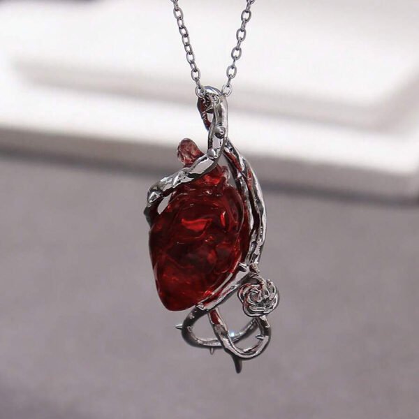 heart couple necklace with exaggerated design, thorns, vines, flowers, clavicle chain, Halloween pendant - 图片 2