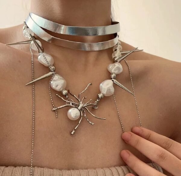 Vintage Gothic Spider Necklaces Black Crystal Spider Pendant Necklaces Layered Spider Pearl Necklaces Fashion Stacked Pearl Necklace