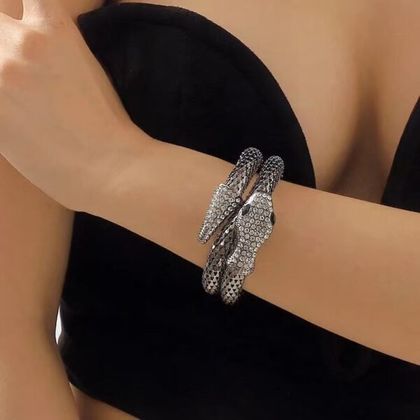 Snake Necklace  bracelet for Women, Trendy Bendable Chunky Statement Rhinestone Choker Flexible Exaggerated Medusa Necklace for Teen Girls Jewelry Gifts.